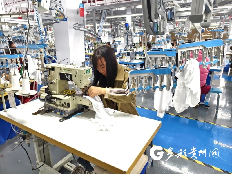 都勻 企業(yè)爭分奪秒趕訂單，時(shí)尚設(shè)計(jì)引領(lǐng)產(chǎn)業(yè)升級(jí)